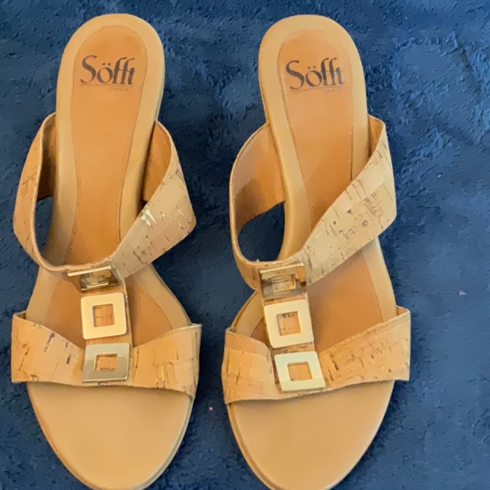Sofft cute cork 2.5” heel tan colored